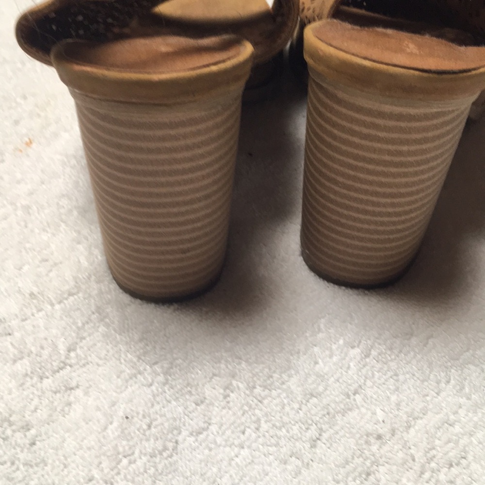 Universal Threads Brown Sandals - image 4